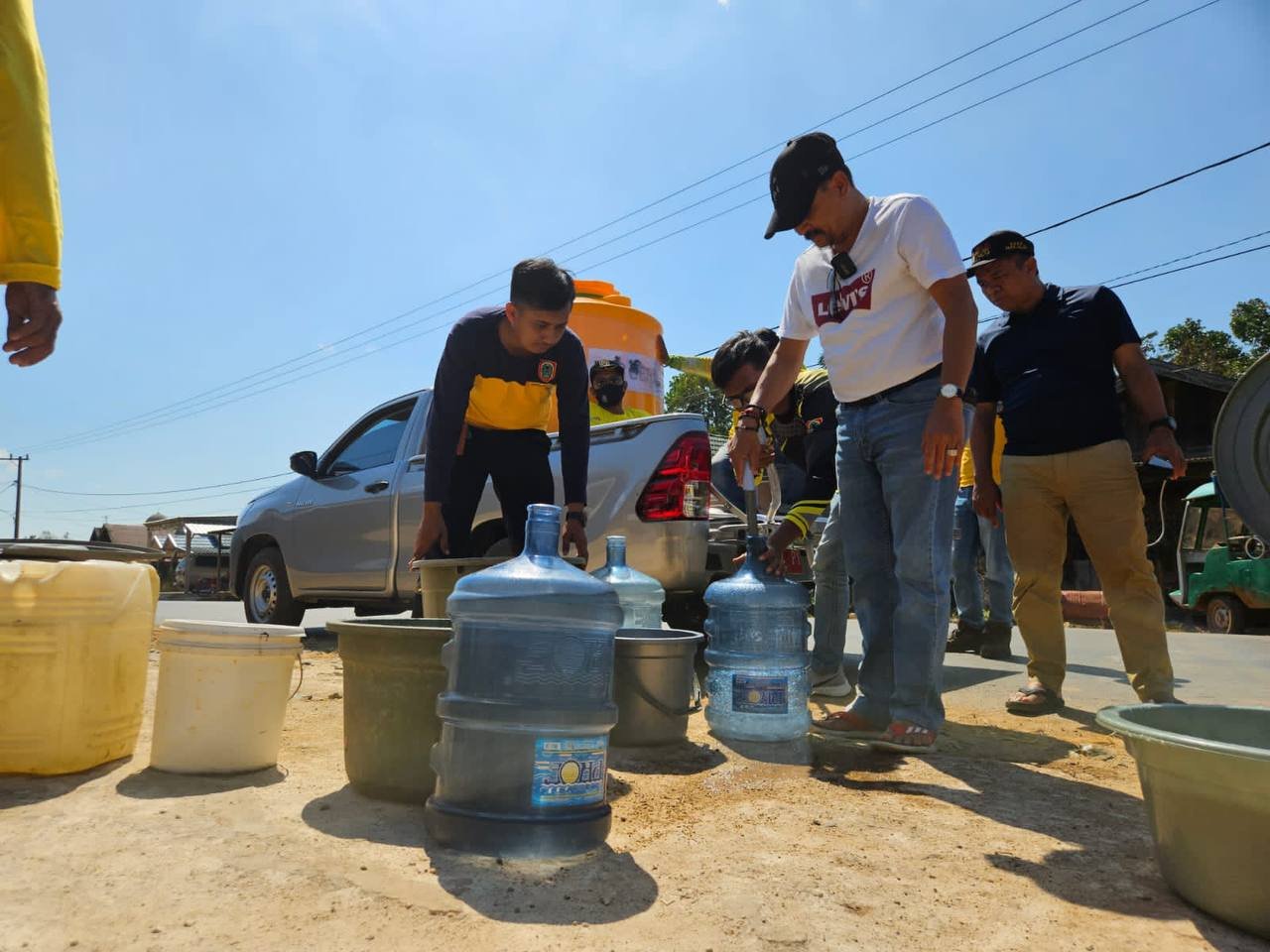 Dinas PKP Kalsel Bagikan Air Bersih Di Sejumlah Wilayah Kalsel