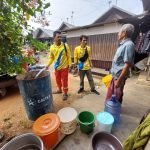Pemprov Kalsel Bagikan Ribuan Liter Air Kepada Masyarakat