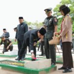 Bupati Tanah Bumbu Ziarah ke Makam Pahlawan