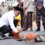 Bupati Andi Rudi Latif Letakkan Batu Pertama Pembangunan Ruang Kelas dan Asrama Santri Ponpes Salafiyah Al-Istiqamah Mantewe