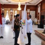Target Tiga Besar, Wagub Kalsel Lepas Kontingen Kalsel Menuju FORNAS VIII NTB