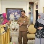 Wakili Gubernur Kalsel, Plt. Asisten Pemerintahan dan Kesra Anjangsana ke Kediaman Keluarga Gubernur Sjachriel Darham