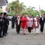 Ketua TP PKK Tanah Bumbu Hadiri Upacara Detik-Detik Proklamasi HUT ke-80 RI