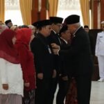 Gubernur Kalsel Anugerahkan Satyalencana Karya Satya Kepada 446 PNS Pemprov Kalsel