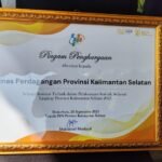 Dinas Perdagangan Kalsel Raih Penghargaan Instansi Terbaik Statistik Sektoral dari BPS