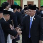 Lantik 11 Pejabat Baru, Gubernur H. Muhidin Tekankan Kinerja dan Profesionalisme