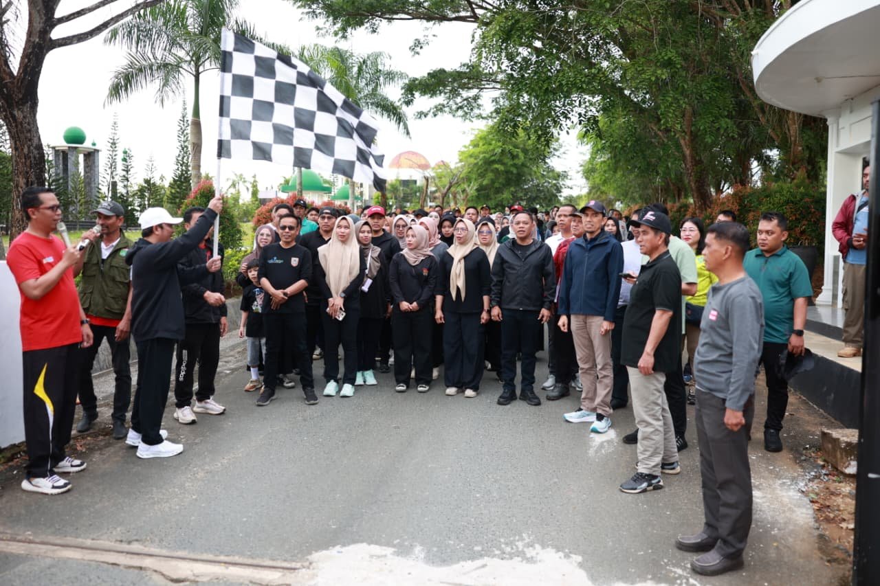Jalan Sehat Antar SKPD Meriahkan Peringatan Hari Sumpah Pemuda ke-97 di Tanah Bumbu