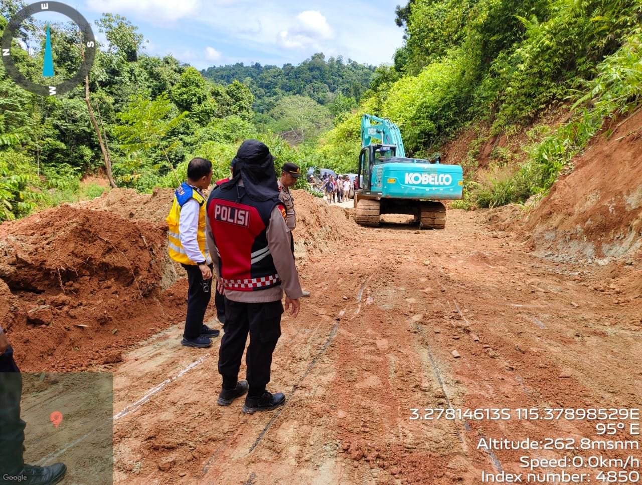 Sudah Bisa Dilalui, PUPR Kalsel Gerak Cepat Tangani Longsor yang Lumpuhkan Jalan Alternatif Banjarbaru–Batulicin