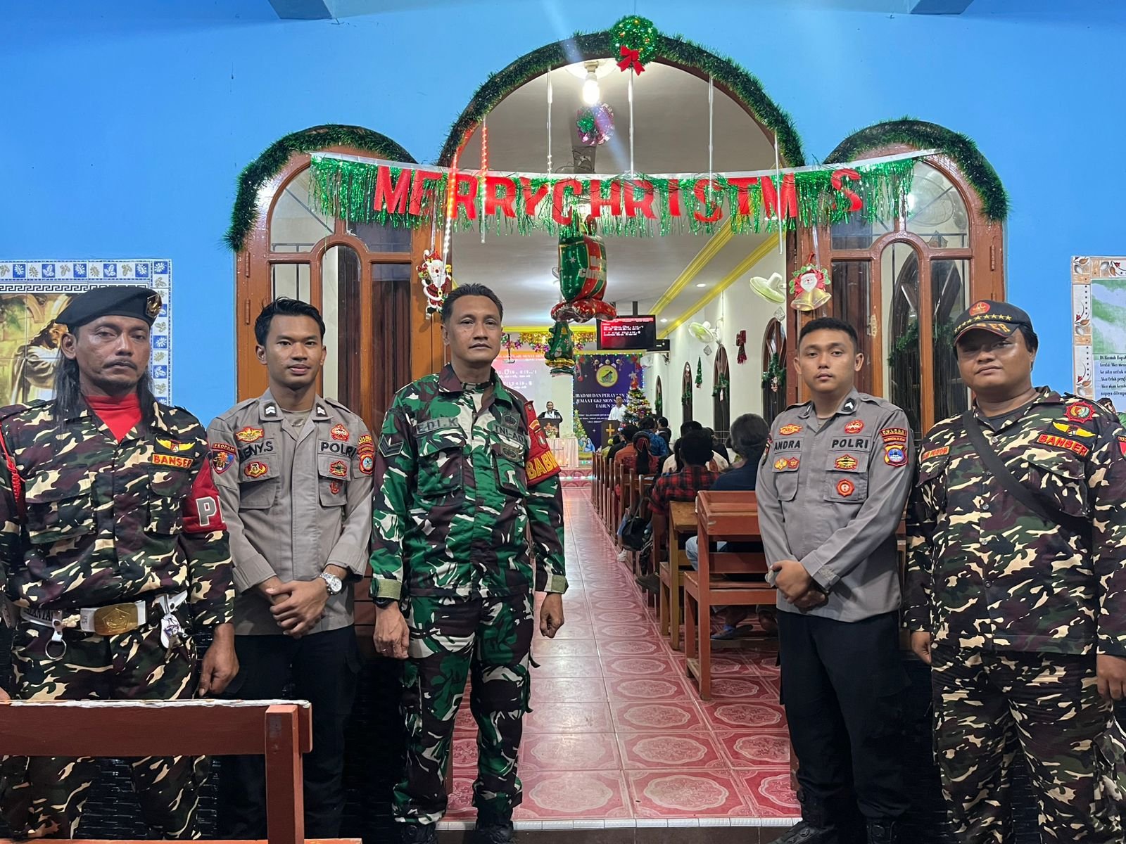 Polres Tanah Bumbu Libatkan TNI dan Ormas Banser Amankan Perayaan Malam Natal 2025