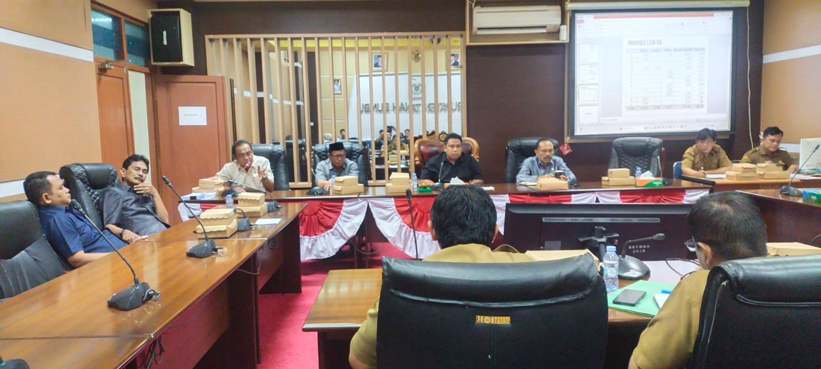 Rapat Kerja Gabungan Komisi DPRD Tanah Bumbu Bahas Pencemaran Lingkungan Desa Sebamban Baru