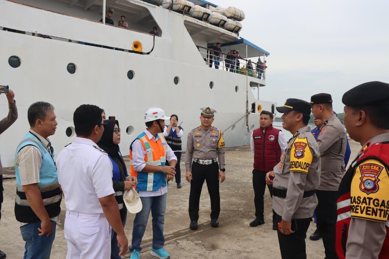 Polres Tanah Bumbu Sidak Tes Urine Nahkoda Kapal di Perairan Batulicin