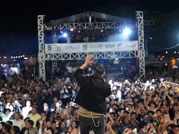 Aksi Ady Eks Naff Semarakkan Hari Jadi ke-23 Tanah Bumbu, UMKM Lokal Raup Berkah