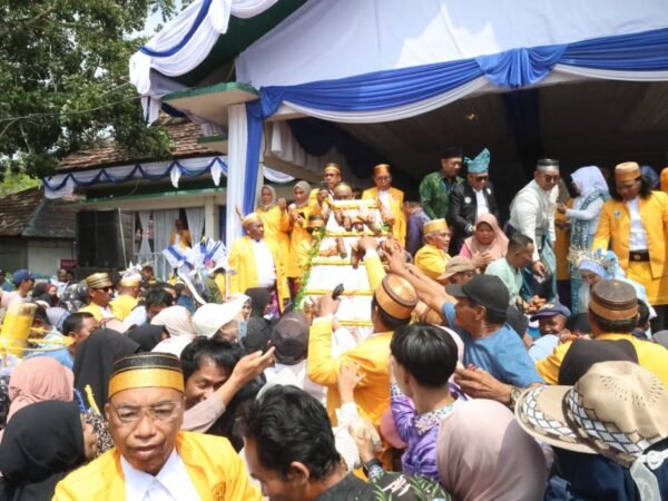 Ribuan Wisatawan Padati Puncak Pesona Budaya Mappanre Ri Tasi’e 2026 di Tanah Bumbu, Ekonomi Lokal Ikut Bergeliat