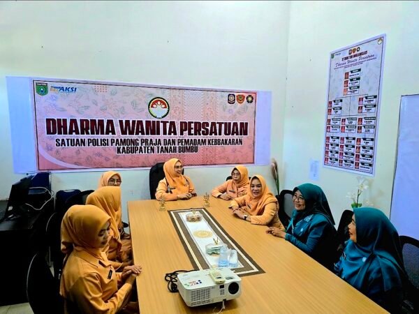 Andi Irmayani Rudi Latif Resmikan Ruang Sekretariat DWP Unit Satpol PP & Damkar Tanah Bumbu