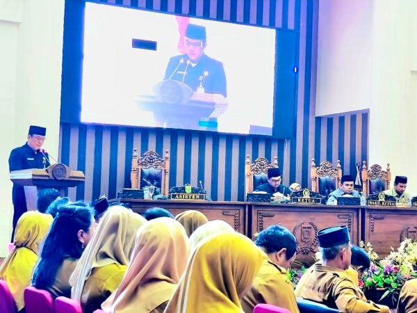 Pemkab Tanah Bumbu Sampaikan Raperda Penyelenggaraan Perizinan Berusaha di Daerah