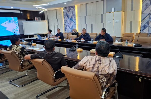 Komisi II DPRD Tanah Bumbu Studi Komparatif Pengelolaan BUMD Air Minum ke Surabaya