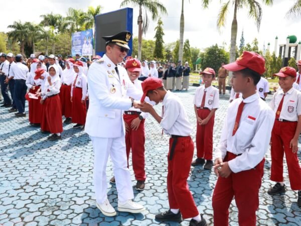Bupati Andi Rudi Latif Tekankan Sinergi dan Peningkatan SDM di Peringatan Otonomi Daerah ke-30 dan Hardiknas 2026