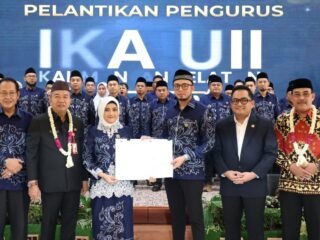 Pemkab Tanah Bumbu Dukung Penguatan SDM dan Investasi pada Pelantikan Pengurus IKA UII Kalsel