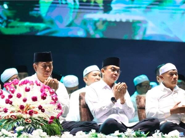 Bupati Andi Rudi Latif Hadiri Tablik Akbar dan Haul ke-6 Ayahanda Haji Isam