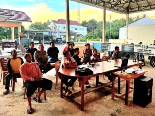 Polsek Mantewe dan Warga Nobar Piala Dunia 2026, Pererat Kebersamaan Lewat Sepak Bola