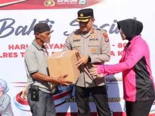Polres Tanah Bumbu Bagikan 1.000 Paket Sembako Sambut Hari Bhayangkara ke-80