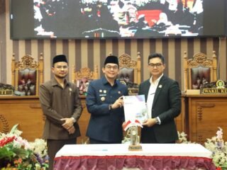 Bupati Andi Rudi Latif Hadiri Rapat Paripurna Pengambilan Keputusan LPj Tahun 2025
