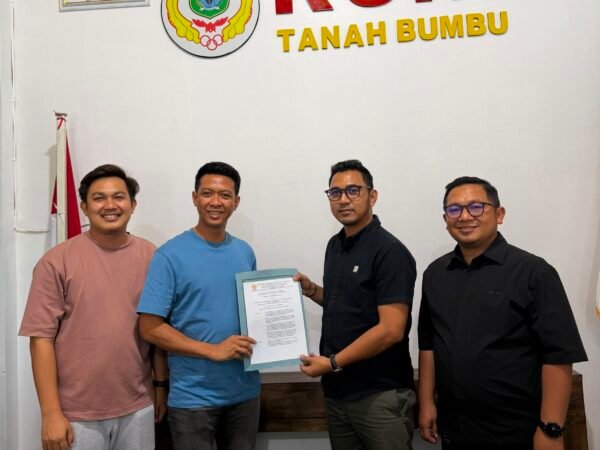 ORADO Tanah Bumbu Serahkan SK Kepengurusan ke KONI, Perkuat Pembinaan Atlet Domino