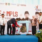 Bupati Andi Rudi Latif Resmi Buka MPLS SR Terintegrasi 1 Tanah Bumbu, Cita-cita Hadirkan Boarding School Terwujud Melalui program Sekolah Rakyat