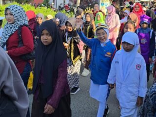 Semarak HUT ke-81 RI, Siswa SDN 2 Sarigadung Gelar Karnaval dengan Beragam Kostum