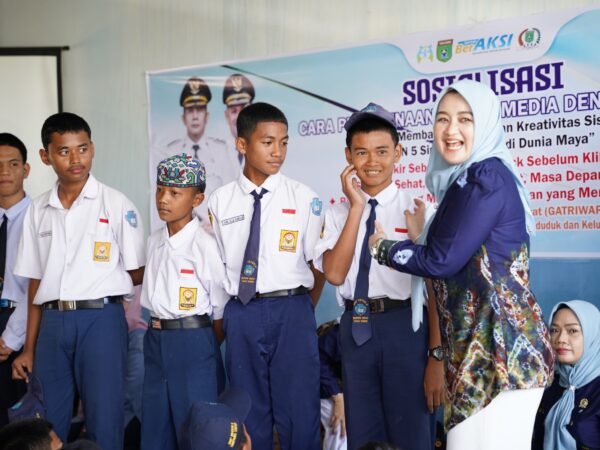 Gatriwara Tanah Bumbu Tanamkan Etika Bermedia Sosial kepada Pelajar SMPN 5 Simpang Empat