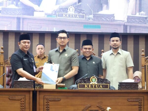 Pemkab Tanah Bumbu Sampaikan Dua Raperda ke DPRD