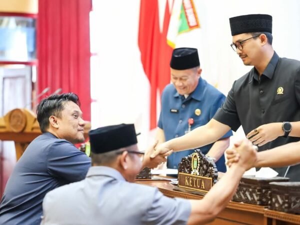 Pemandangan Umum Fraksi, DPRD Tanah Bumbu Soroti Pendapatan dan Belanja Daerah