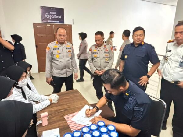 Tegakkan Komitmen Integritas, Seluruh Jajaran Lapas Batulicin Jalani Tes Urine