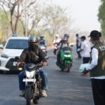 Kabut Asap Karhutla Selimuti Tanah Bumbu, Pemkab Bagikan Masker Gratis kepada Warga